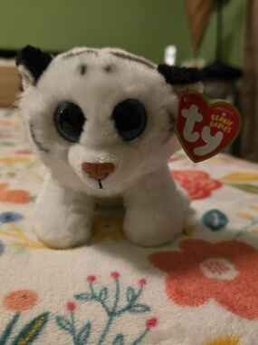 Ty White Snow Leopard Plush - Cute White & Black Soft Toy